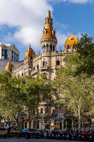 Barcelone, passeig de Gràcia : casa Rocamora par Joaquim Bassegoda i Amigó