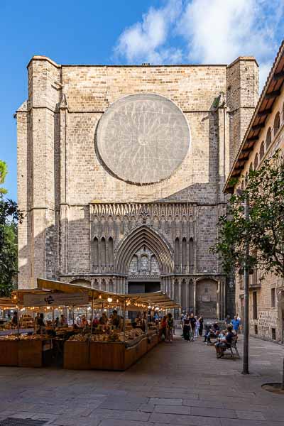 Barcelone, plaça del Pi : basilique Santa Maria del Pi