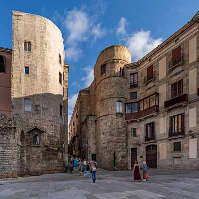 Barcelone, plaça Nova : muraille romaine