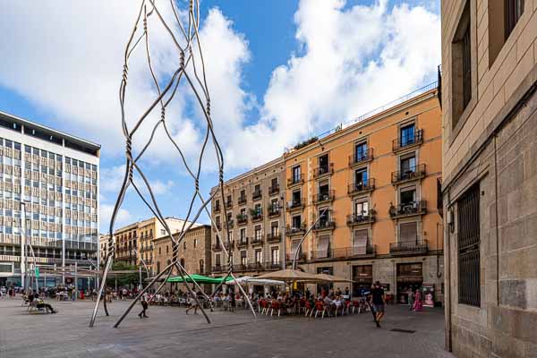 Barcelone, plaça de Sant Miquel : « Homenatge als castellers » par Antoni Llena i Font