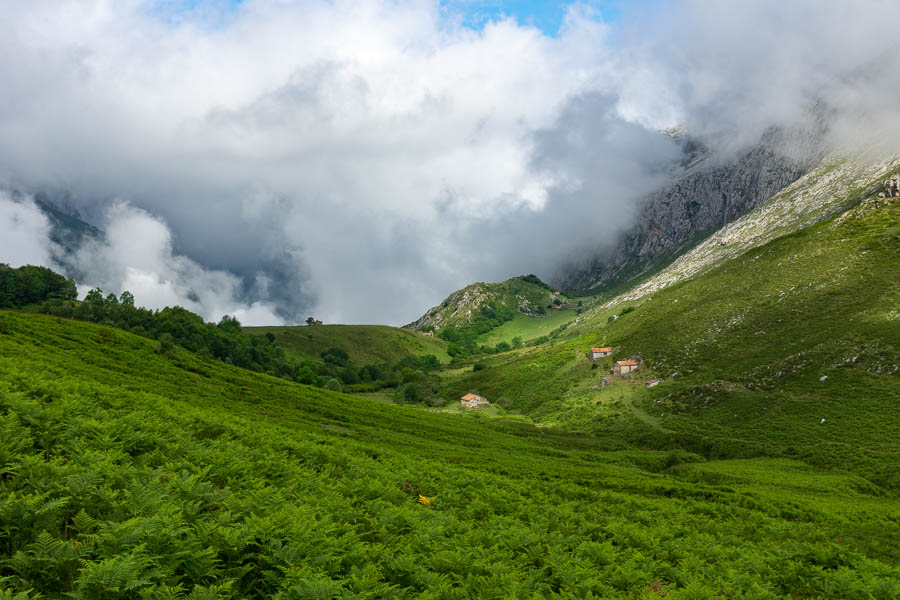 Sous le col de Pandébano, versant ouest