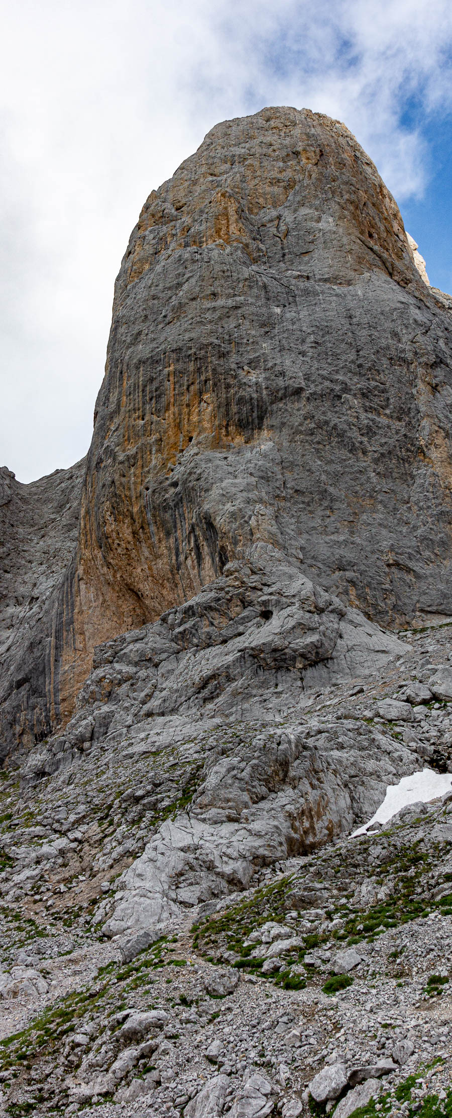 Naranjo de Bulnes, 2518 m