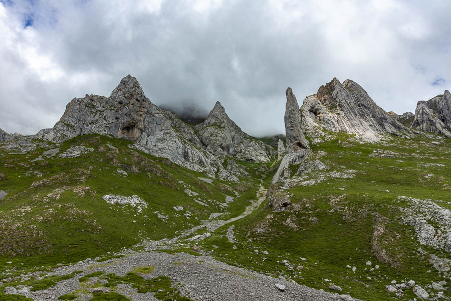 Valle del Duje, massif central, canal de Lechangos