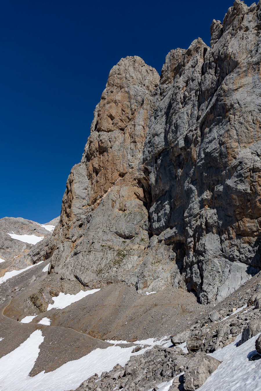 Torre de Horcados Rojos, 2502 m