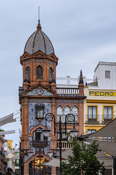 Séville : immeuble avec azulejos