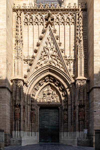 Séville, cathédrale : puerta de San Miguel