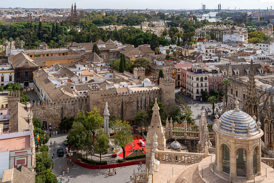 Séville, cathédrale : Giralda, vue sud, Alcázar