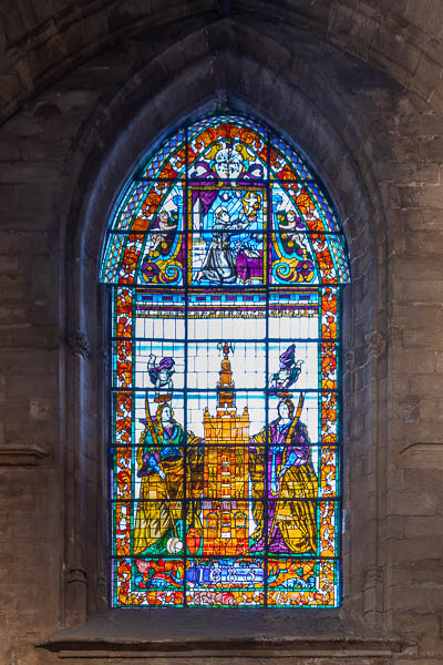 Séville, cathédrale : baptistère, vitrail
