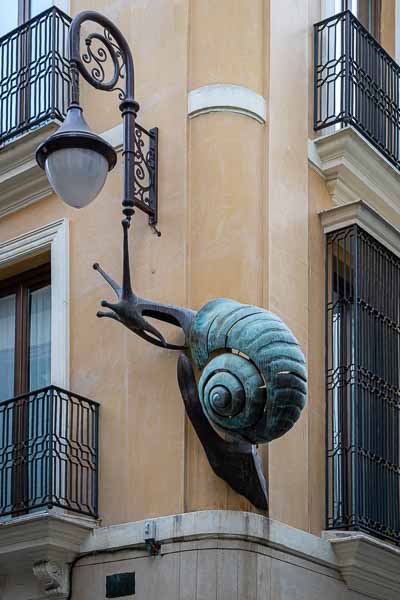 Séville, calle Lineros : « Caracol » par Chiqui Díaz