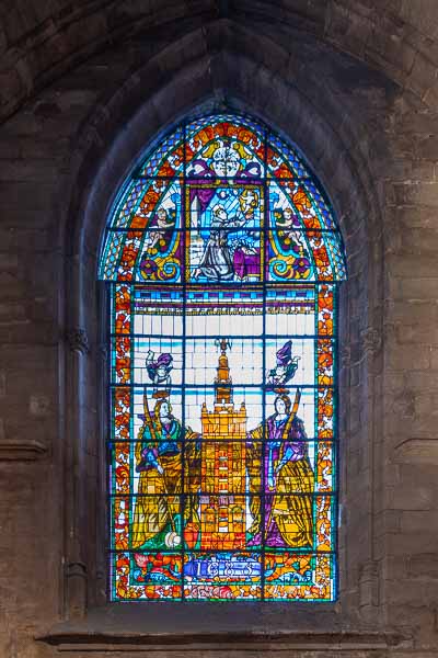 Séville, cathédrale : baptistère, vitrail