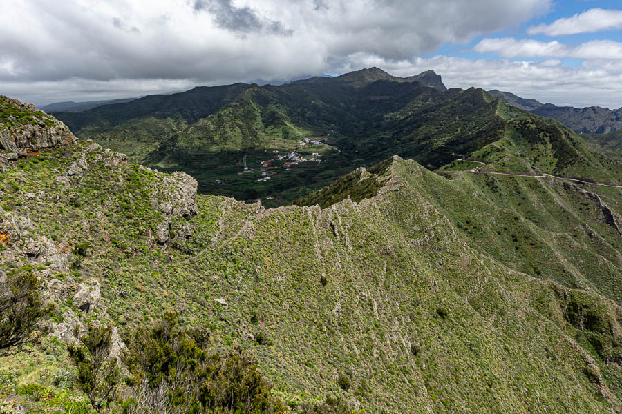 Teno : vue vers l'est, sentier de crête