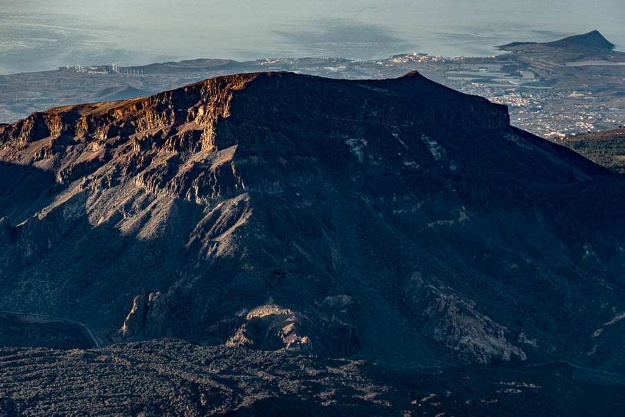 Teide : vue vers le Guajara, le parador et les Roques de García