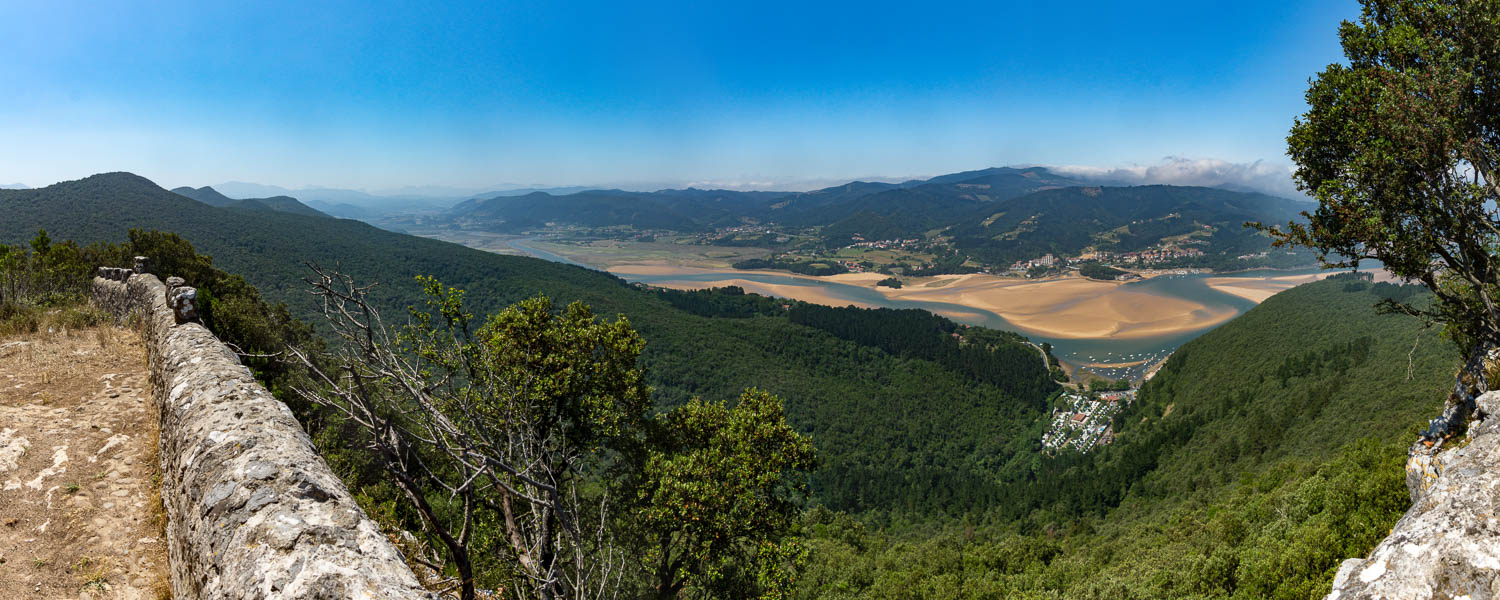 Urdaibai depuis l'ermitage San Pedro de Atxarre