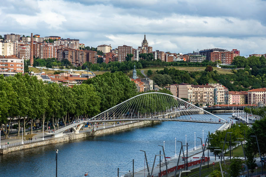 Bilbao : le Zubizuri (pont blanc en basque)