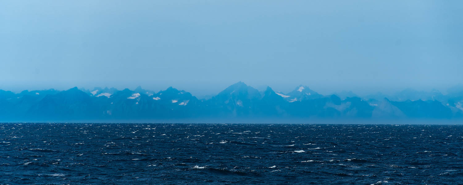 Mer d'Irminger : vue de la côte sud-est du Groenland