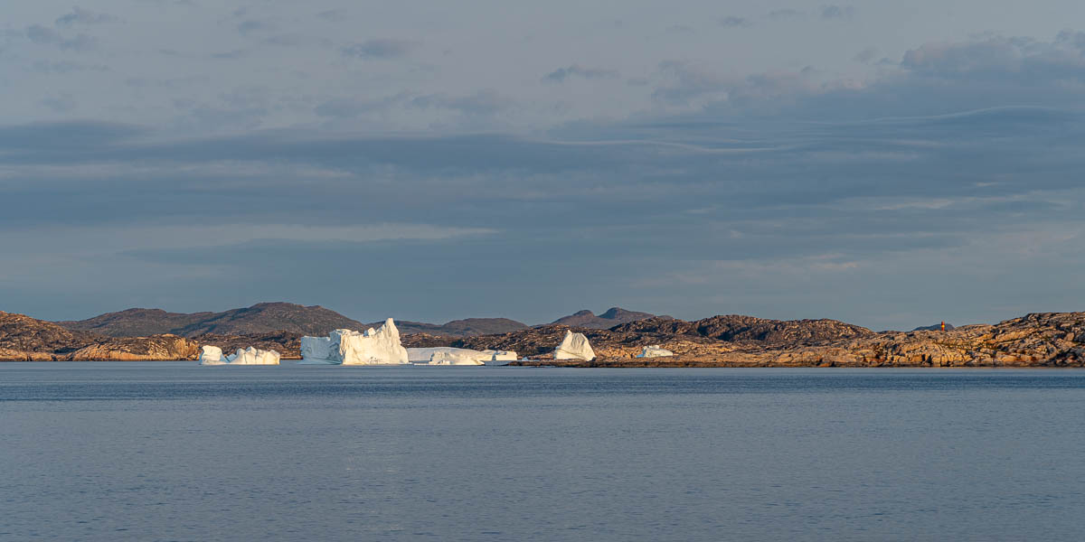 Entrée du Julianehåbsfjord : icebergs