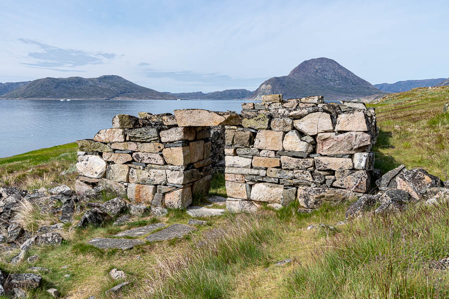 Ruines vikings de Qaqorkutulooq : salle de banquet