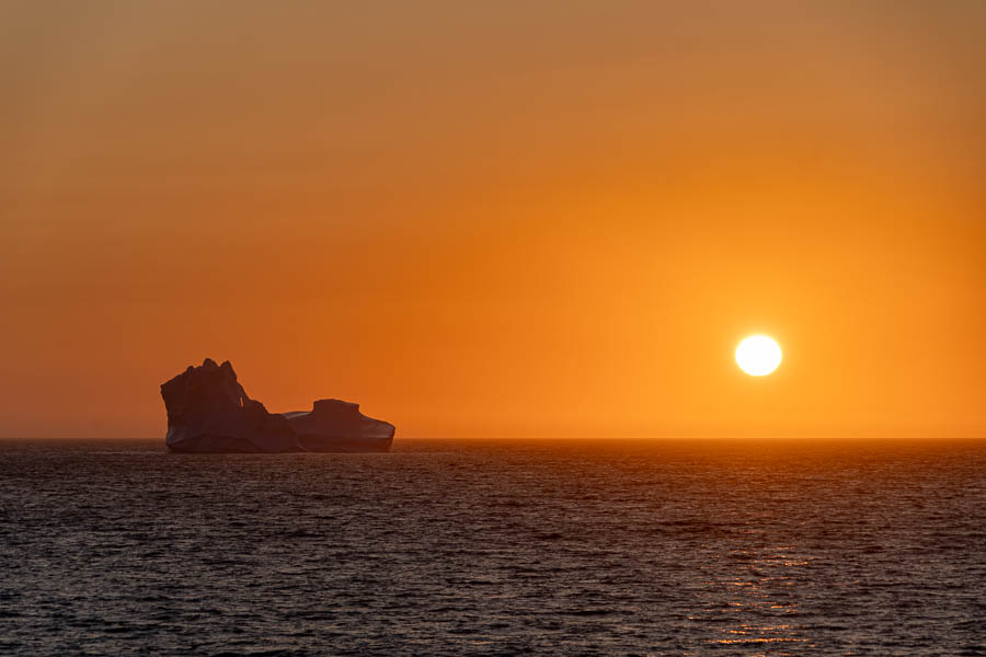 Iceberg au coucher du soleil