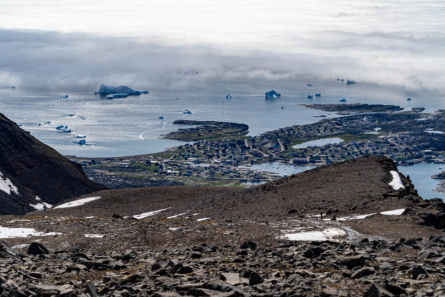 Qeqertarsuaq : fin de la randonnée, vue vers le village