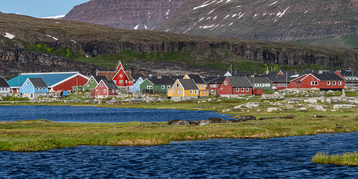 Qeqertarsuaq : étang et village