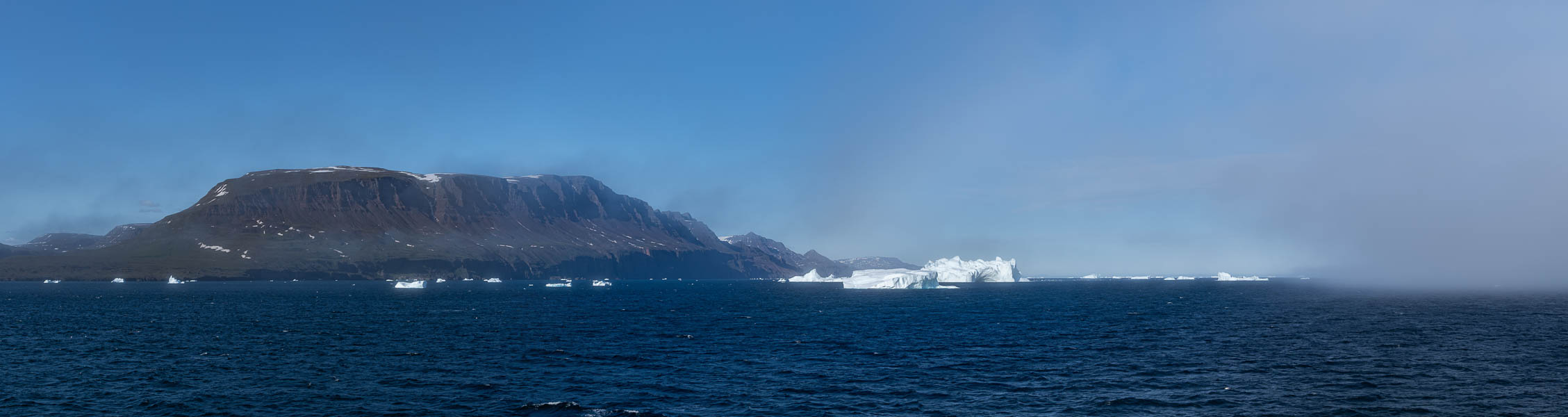 Baie de Qeqertarsuaq : icebergs