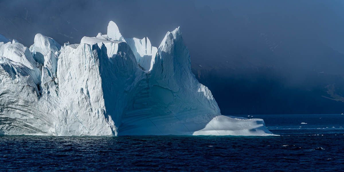 Baie de Qeqertarsuaq : iceberg