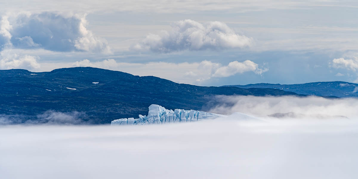 Ilulissat : iceberg émergeant du brouillard