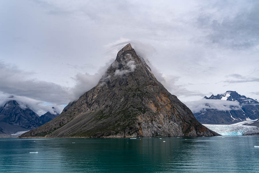 Kangerlussuatsiaq : sommet pointu
