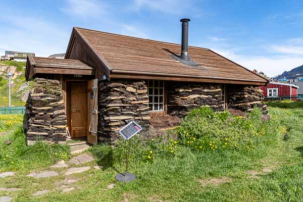 Sisimiut, musée : maison en tourbe