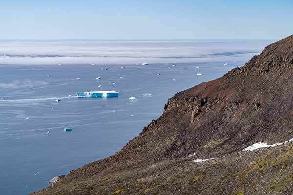 Qeqertarsuaq : iceberg tabulaire