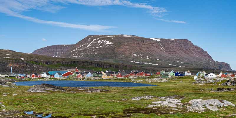 Qeqertarsuaq : étang et village