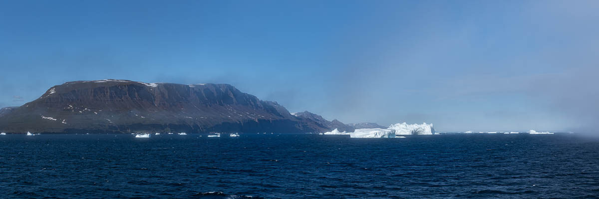 Qeqertarsuaq : icebergs