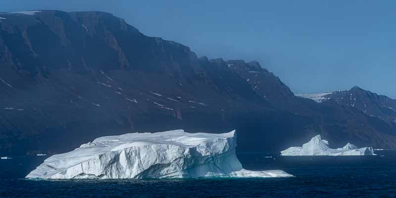 Qeqertarsuaq : icebergs