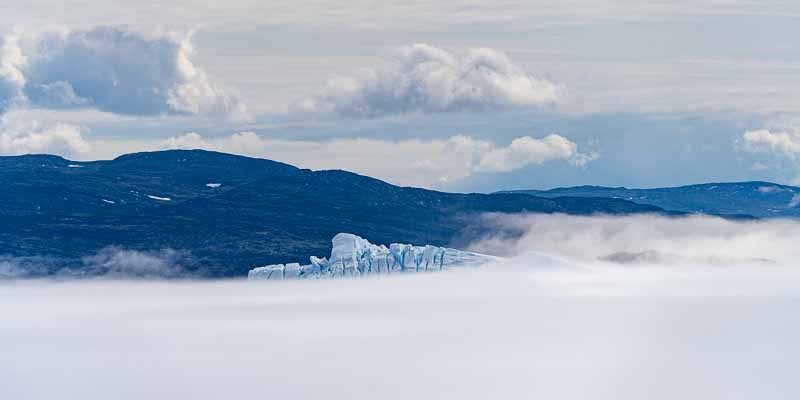 Ilulissat : iceberg émergeant du brouillard
