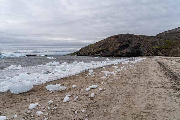 Détroit de Sullorsuaq, Atanikerluk : glaçons sur la plage