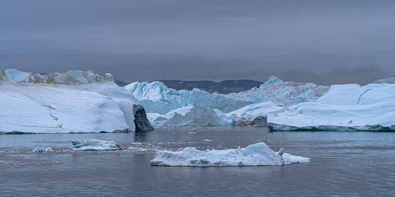Entrée du fjord d'Ilulissat : icebergs