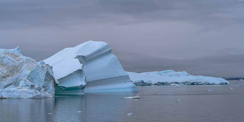 Entrée du fjord d'Ilulissat : icebergs