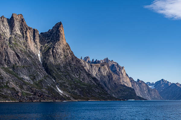 Fjord Torsukattaq : rive ouest