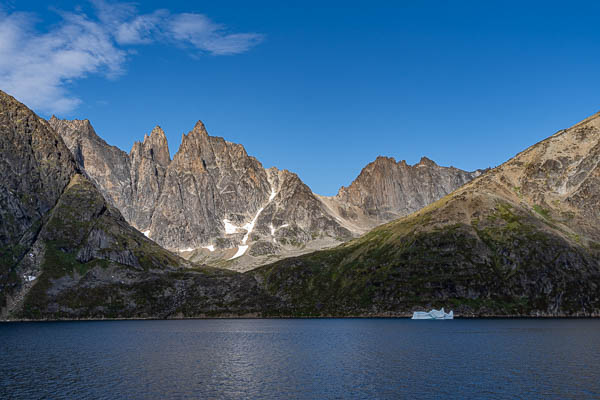 Fjord Torsukattaq : rive ouest