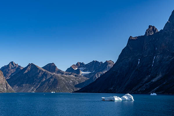 Fjord Torsukattaq : Issuttussoq, 1457 m