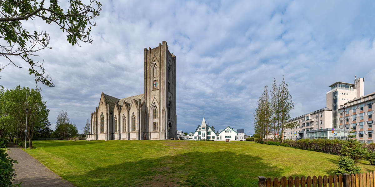 Reykjavik : Landakotskirkja (cathédrale catholique), Landakotsskóli, hôpital