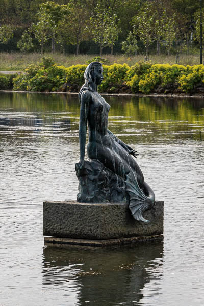 Reykjavik, Tjörnin : « Hafmeyjan (Sirène) » par Nína Sæmundsson