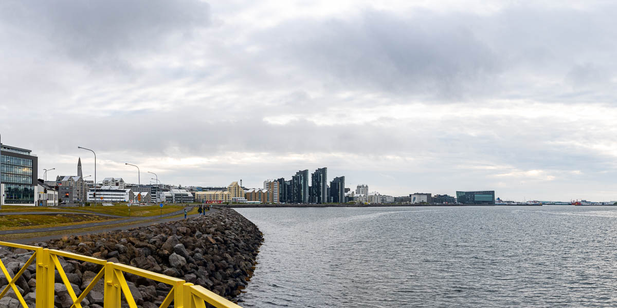 Reykjavik : phare de Höfði, front de mer