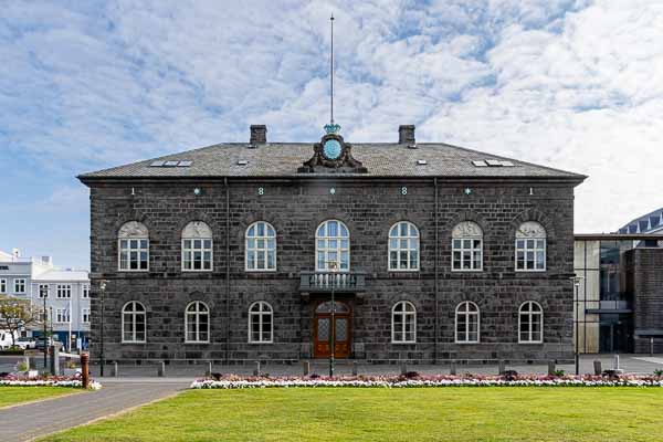 Reykjavik, Austurvöllur : Althing (parlement)