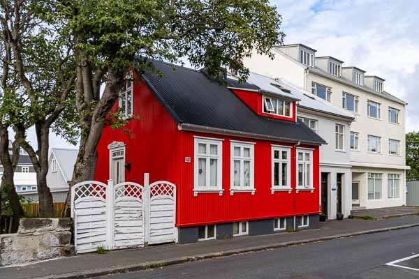 Reykjavik, Grettisgata : maison rouge