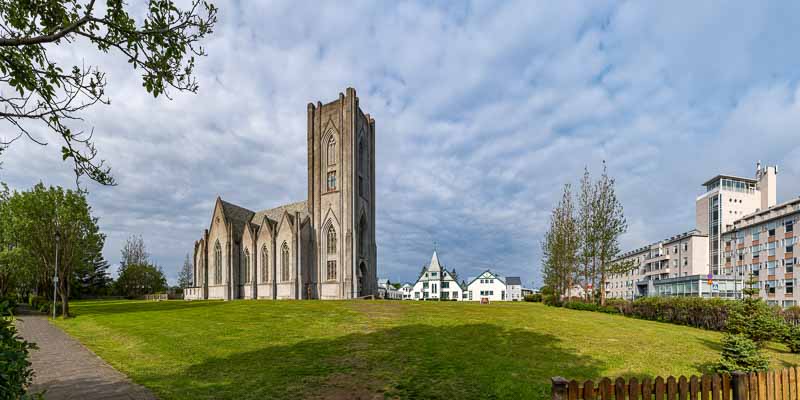 Reykjavik : Landakotskirkja (cathédrale catholique), Landakotsskóli, hôpital
