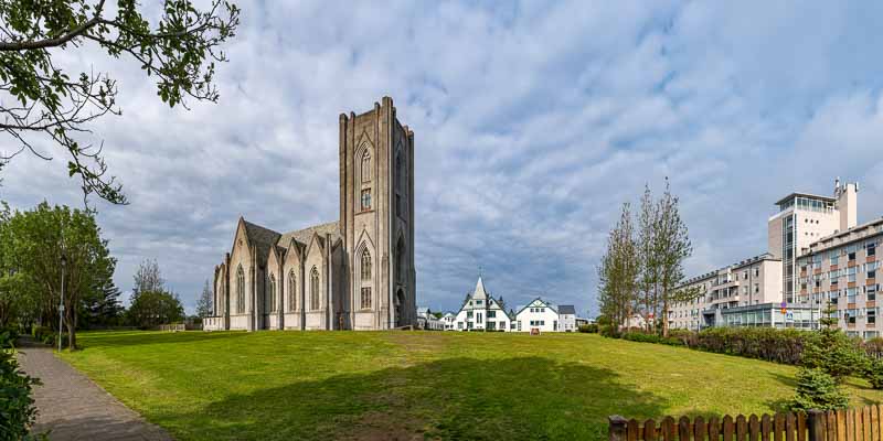Reykjavik : Landakotskirkja (cathédrale catholique), Landakotsskóli, hôpital