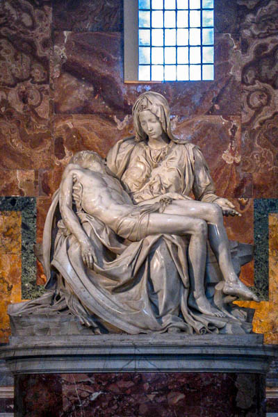 basilique Saint-Pierre, la Pieta de Michel-Ange (1499)