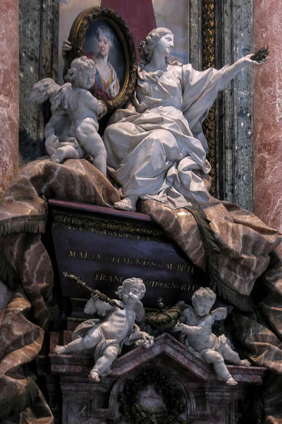 basilique Saint-Pierre, monument de Marie Sobieska