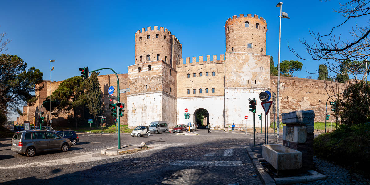 Via Appia Antica : porte San Sebastiano